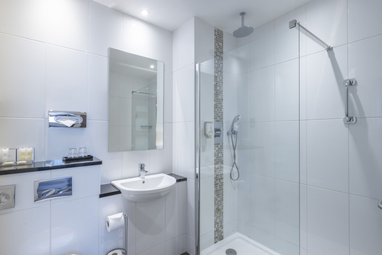 Bathroom 4, Hotel Riu Plaza The Gresham Dublin, Dublin