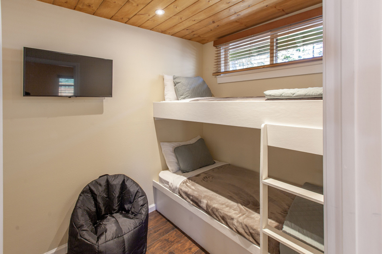 Bedroom 2, Tahquitz Pines Retreat, Riverside