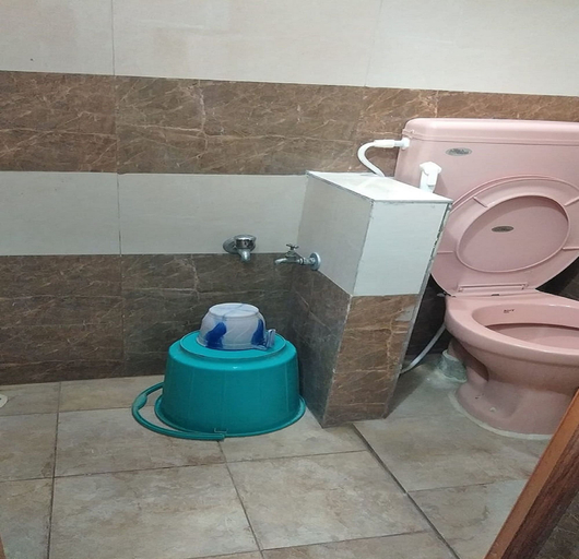 Bathroom 3, Sri Sivalakshmi AC Guest House, Cuddalore