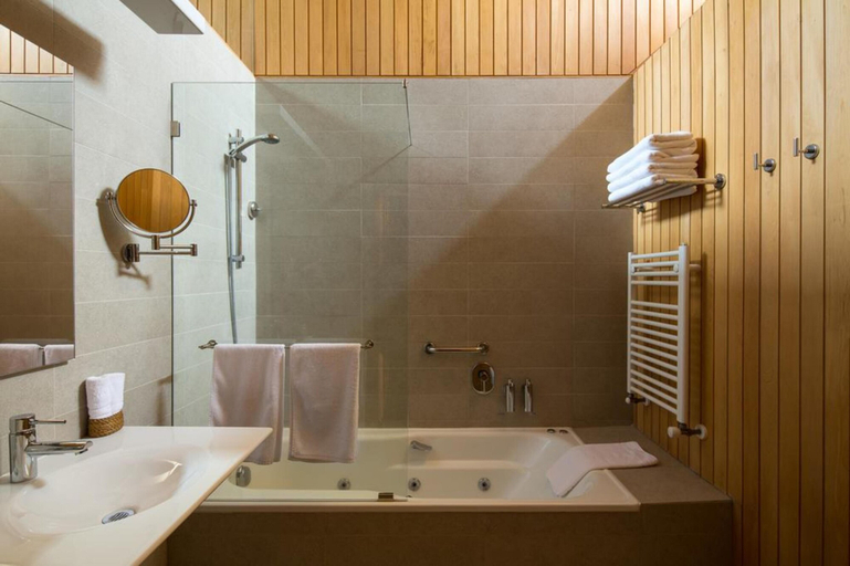 Bathroom 3, Refugia Chiloé, Chiloé