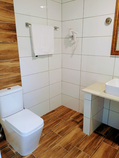 Bathroom 3, Urban Oasis ApartHotel, City of Cape Town