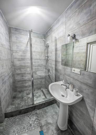 Bathroom 4, HB apartments Chonkadze, Tbilisi