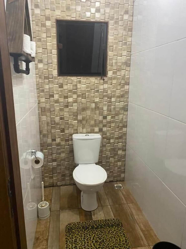 Bathroom 3, CASA DE VIDRO, Parati