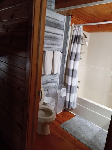 Bathroom 3, Dragonfly Meadows Log Cabin, Camden