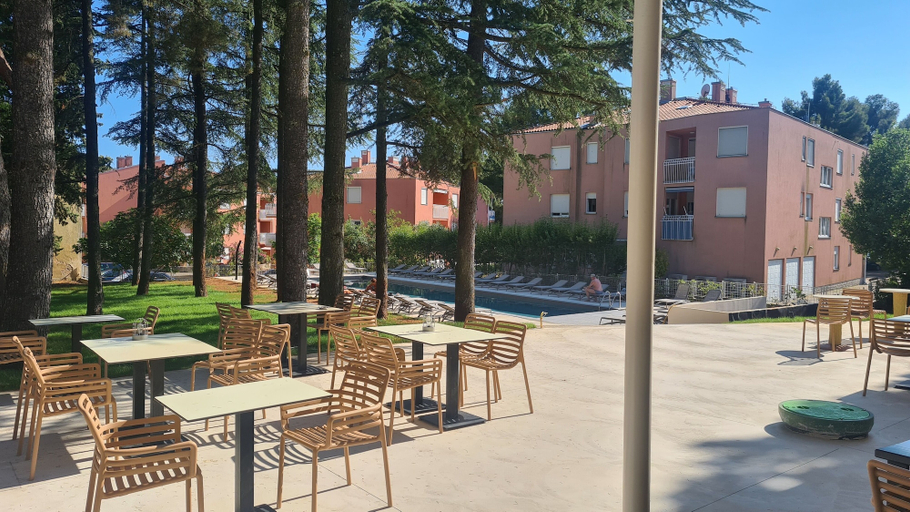 Food & Drinks 5, Hotel Emaus, Novigrad