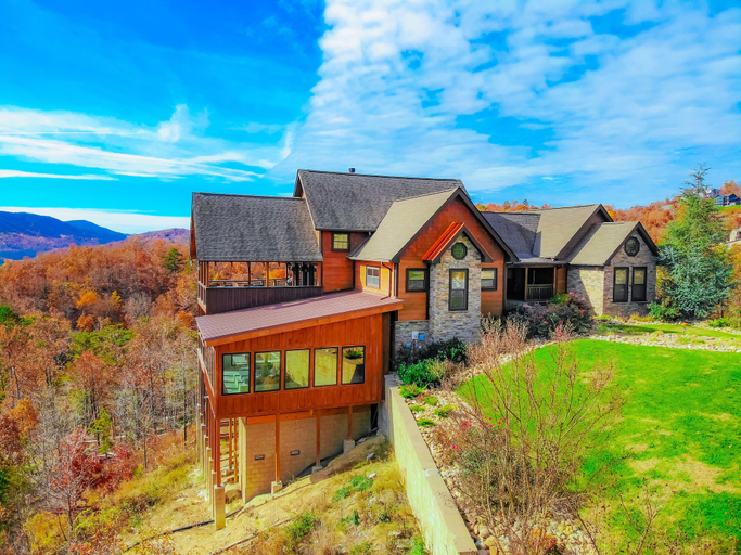 Exterior & Views 2, Splashing at the Bluffs, Sevier