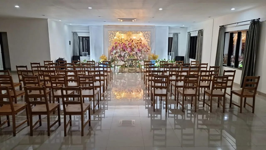 Business Facilities 2, Two Rich Hotel & Sport Center, Jepara