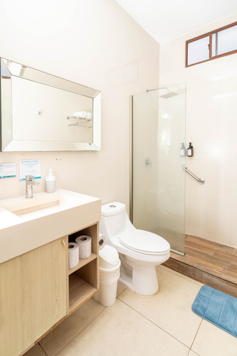 Bathroom 4, Hotel Los Farallones, Tamanique