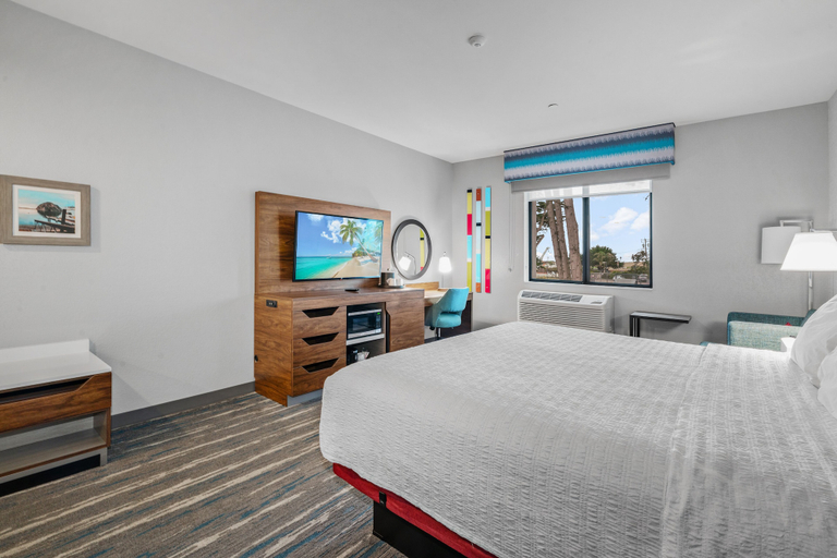 Bedroom 4, Hampton Inn Morro Bay, San Luis Obispo