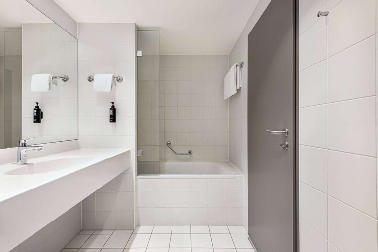 Bathroom 5, Vienna House Easy by Wyndham Wuppertal, Wuppertal