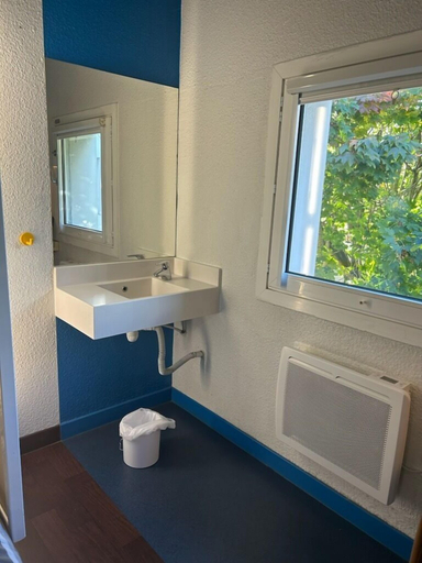 Bathroom 5, FYL Hôtel  Saint Pol, Nord