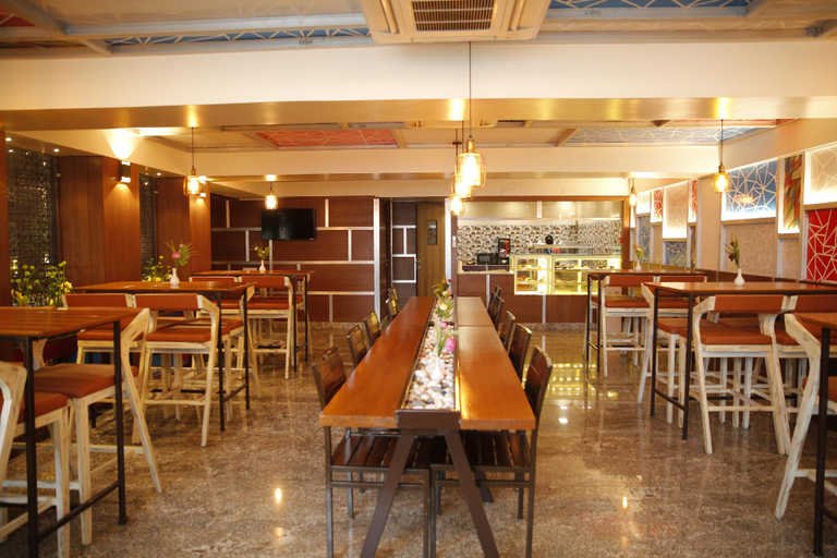 Food & Drinks, Area 37 Club, Pune
