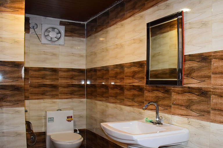 Bathroom 4, Night in Paradise, Dehradun