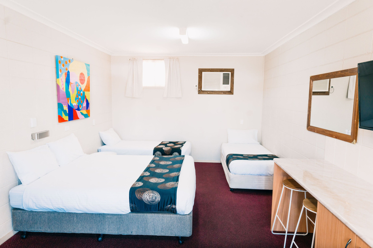 Bedroom 3, Motel Poinsettia, Port Augusta