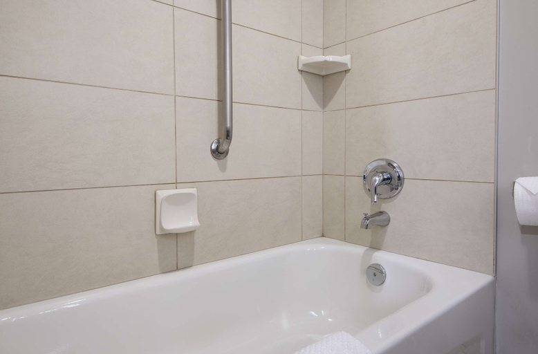 Bathroom 5, Doubletree by Hilton Hotel Kamloops, Thompson-Nicola