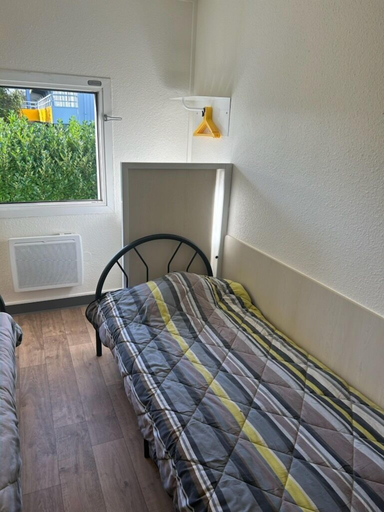 Bedroom 2, FYL Hôtel  Saint Pol, Nord