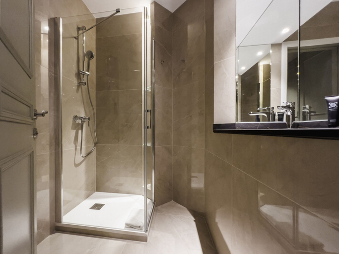 Bathroom 3, Passeig de Gracia by Enjoybcn, Barcelona