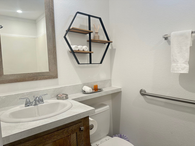 Bathroom 3, Tiger's Trail RV Resort, East Baton Rouge