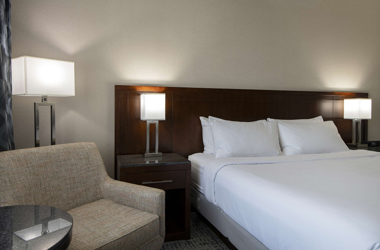 Bedroom 3, Doubletree by Hilton Hotel Kamloops, Thompson-Nicola