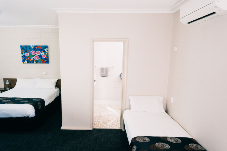 Bedroom 2, Motel Poinsettia, Port Augusta
