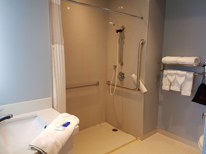 Bathroom 4, Best Western Plus Barrie, Simcoe