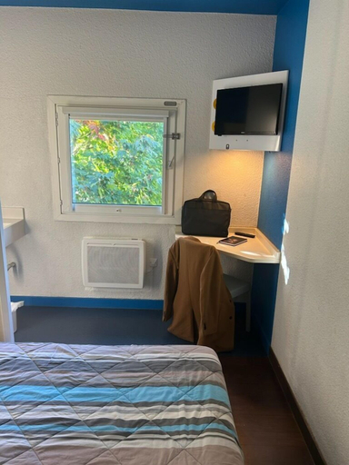 Bedroom 3, FYL Hôtel Saint Pol, Nord