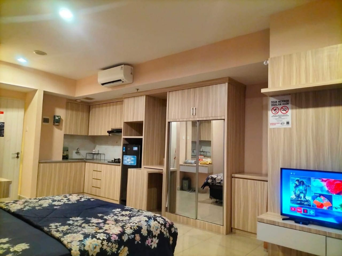 Bedroom 4, Grand Kamala Lagoon FREE NETFLIX by Okaroom, Bekasi