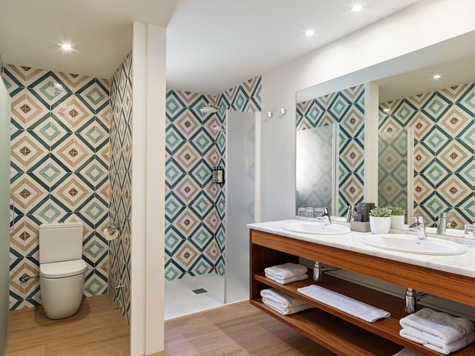 Bathroom 5, H10 Salou Princess, Tarragona