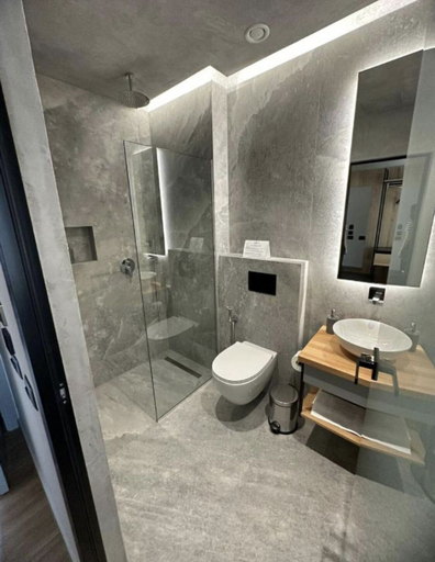 Bathroom 3, Azura Hotel, Sarandës