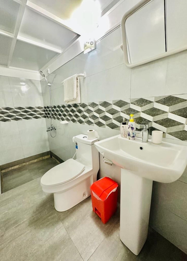 Bathroom 3, Sea Breeze, Negombo