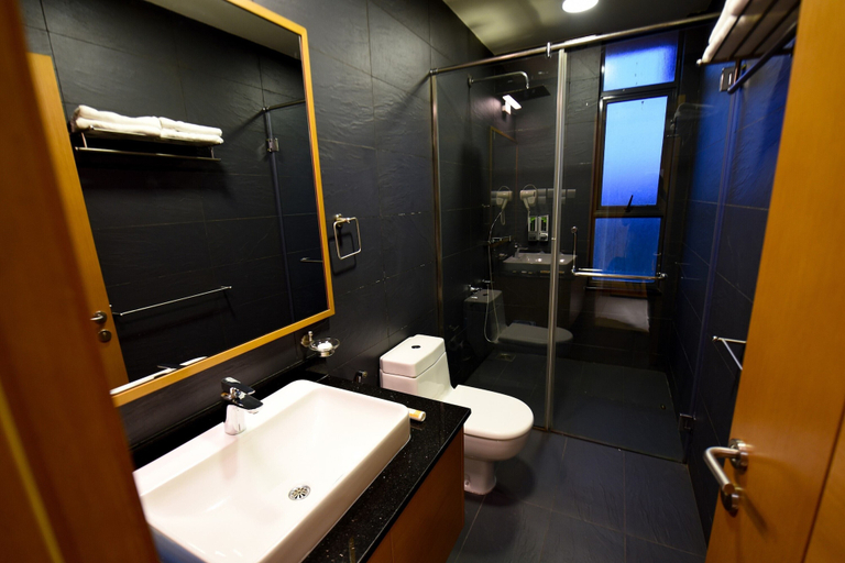 Bathroom 5, K Hotels, Entebbe
