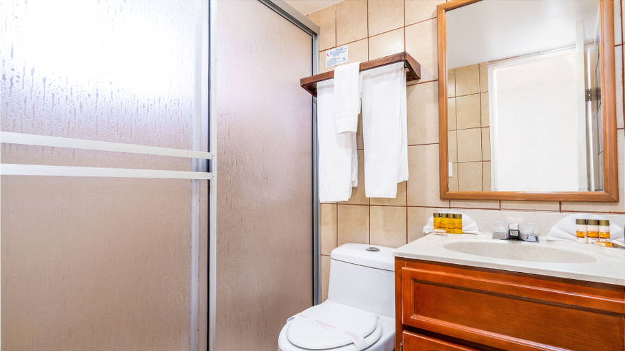 Bathroom 4, Puerto Nuevo Baja Hotel & Villas, Tijuana