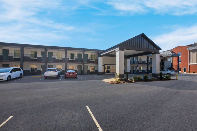 Exterior & Views 2, Rodeway Inn Commerce, Banks