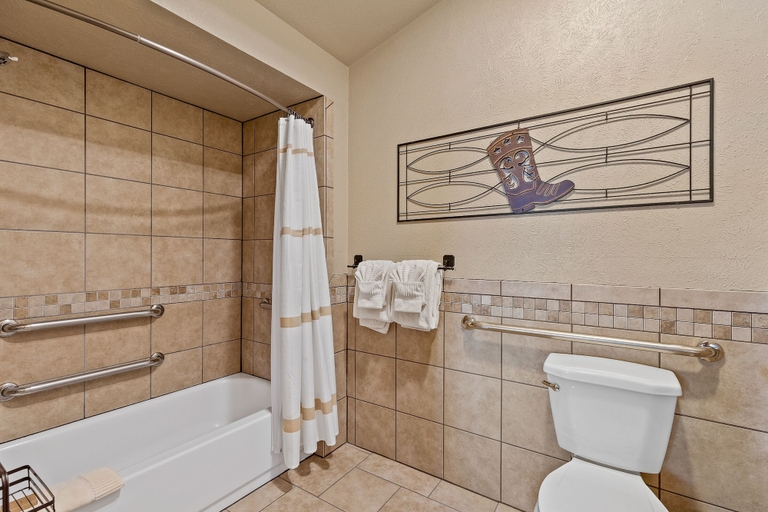Bathroom 3, Trapper's Rendezvous, Coconino