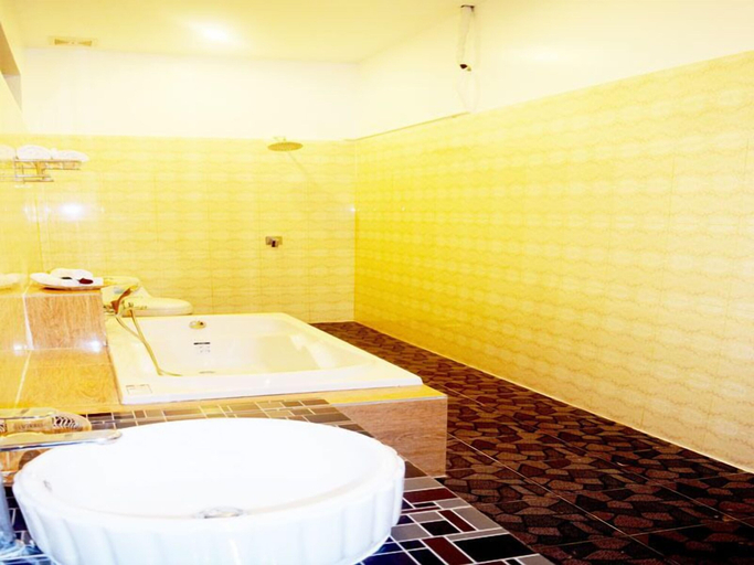 Bathroom 3, Crystal Hotel, Siem Reap