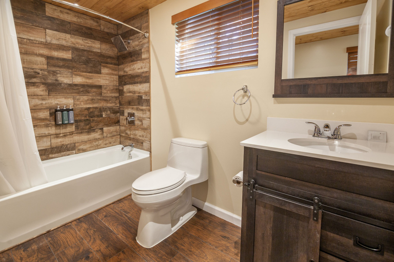 Bathroom 3, Tahquitz Pines Retreat, Riverside