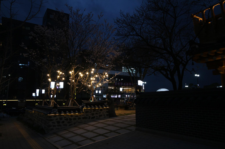 JB Tourist Hotel, Dong