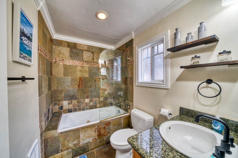 Bathroom 12