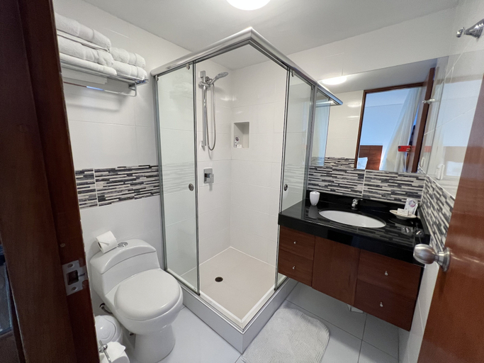 Bathroom 2, Aparts4Days 2 Bedroom Apartment San Isidro Olivar, Lima