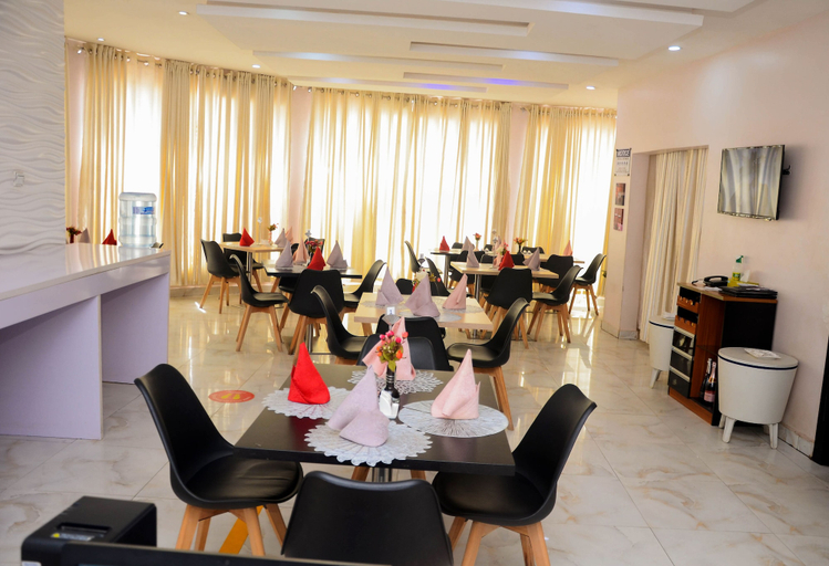 Food & Drinks 5, GPinnacle Suites, Ilorin East