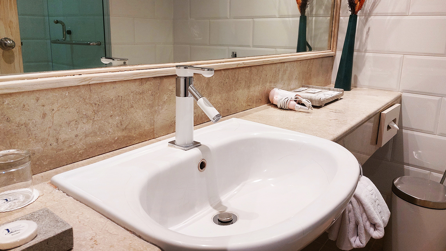Bathroom 14