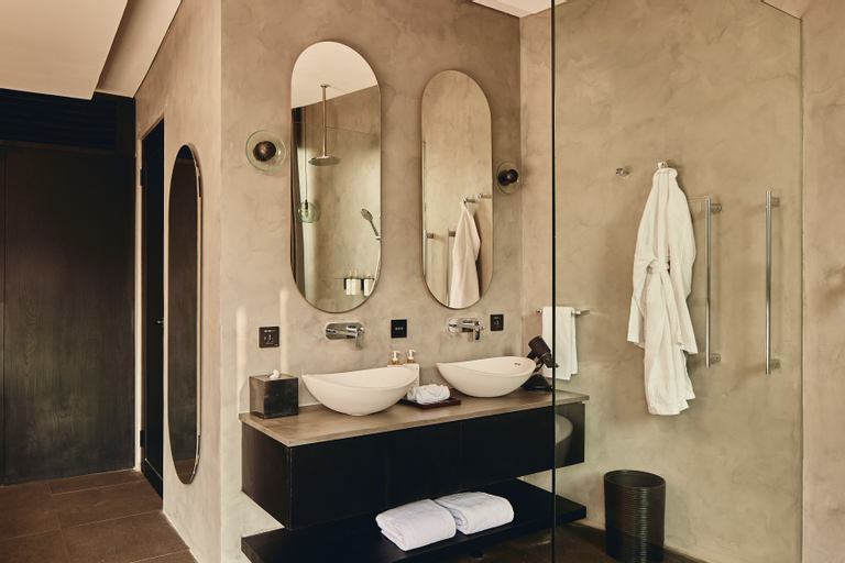 Bathroom 15