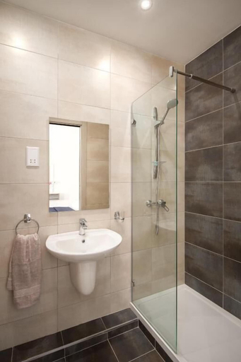 Bathroom 4, Island Guesthouse