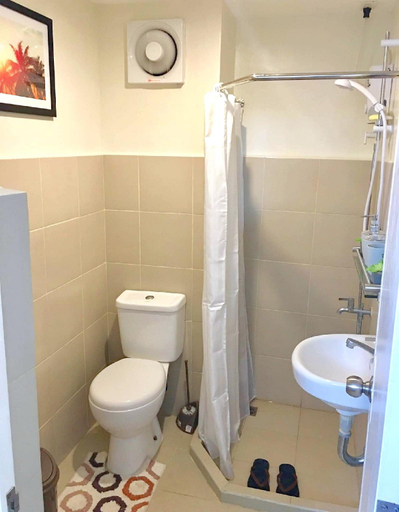 Bathroom 3, Davao Condo 2BR Pool Wifi Netflix, Davao City