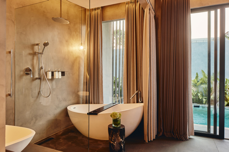 Bathroom 14