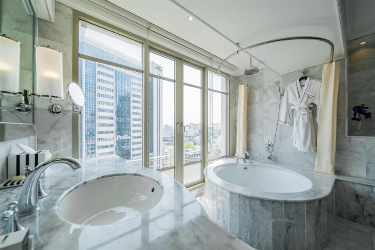 Bathroom 5, Akara Bangkok Hotel, Ratchathewi