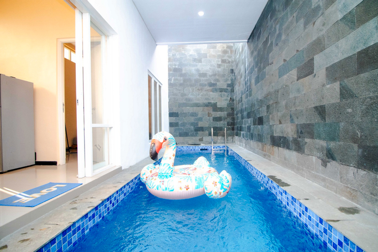 Sport & Beauty 2, Villa Songolas | Private Pool & Rooftop, Malang
