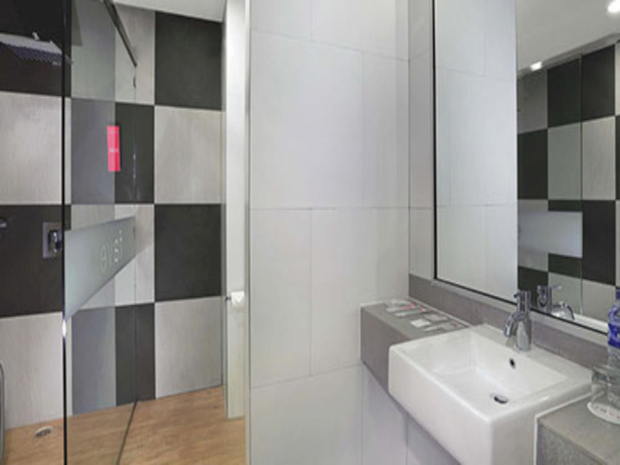 Bathroom 5, favehotel Ahmad Yani Banjarmasin, Banjarmasin