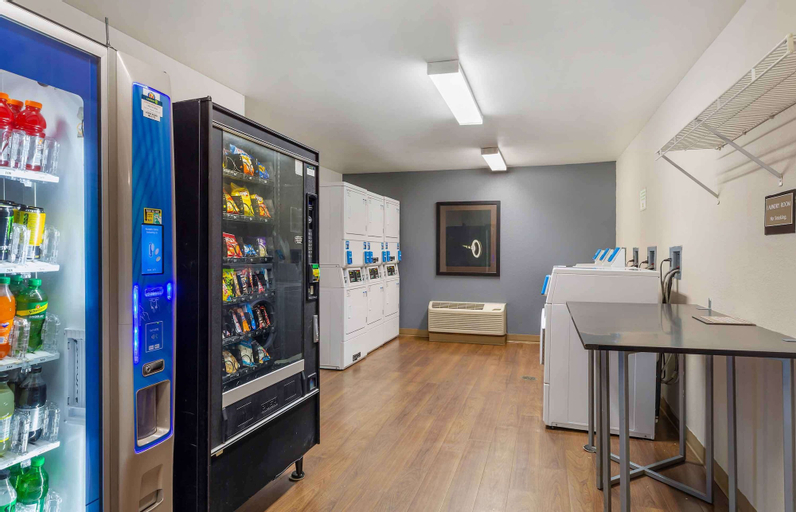 Food & Drinks 5, Extended Stay America Suites Boston Tewksbury, Middlesex