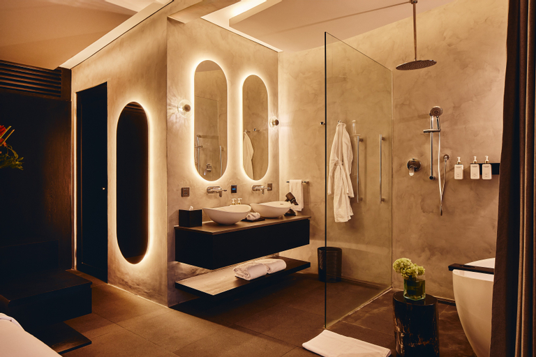 Bathroom 18